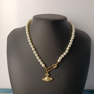 Brand-new Vivienne Westwood Single-Strand Gold Brooch Necklace